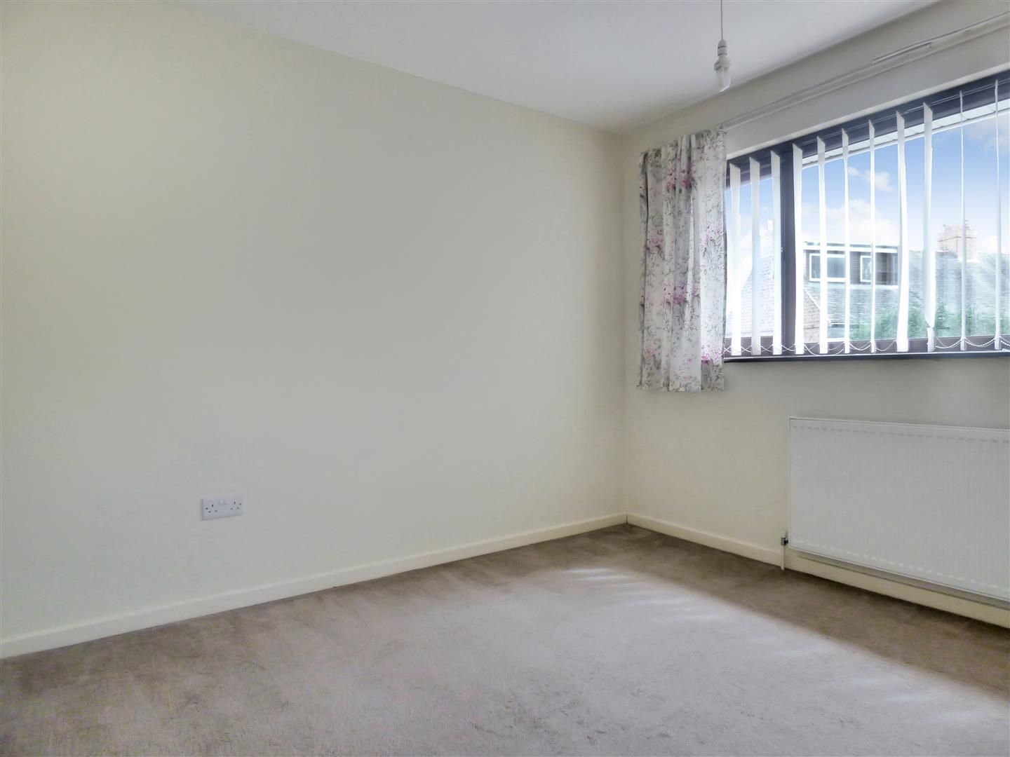 Iveagh Close, Measham, Swadlincote Image 9