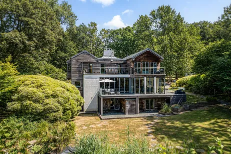 Vann Lake Road, Ockley, RH5