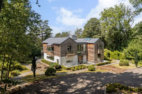 Vann Lake Road, Ockley, RH5