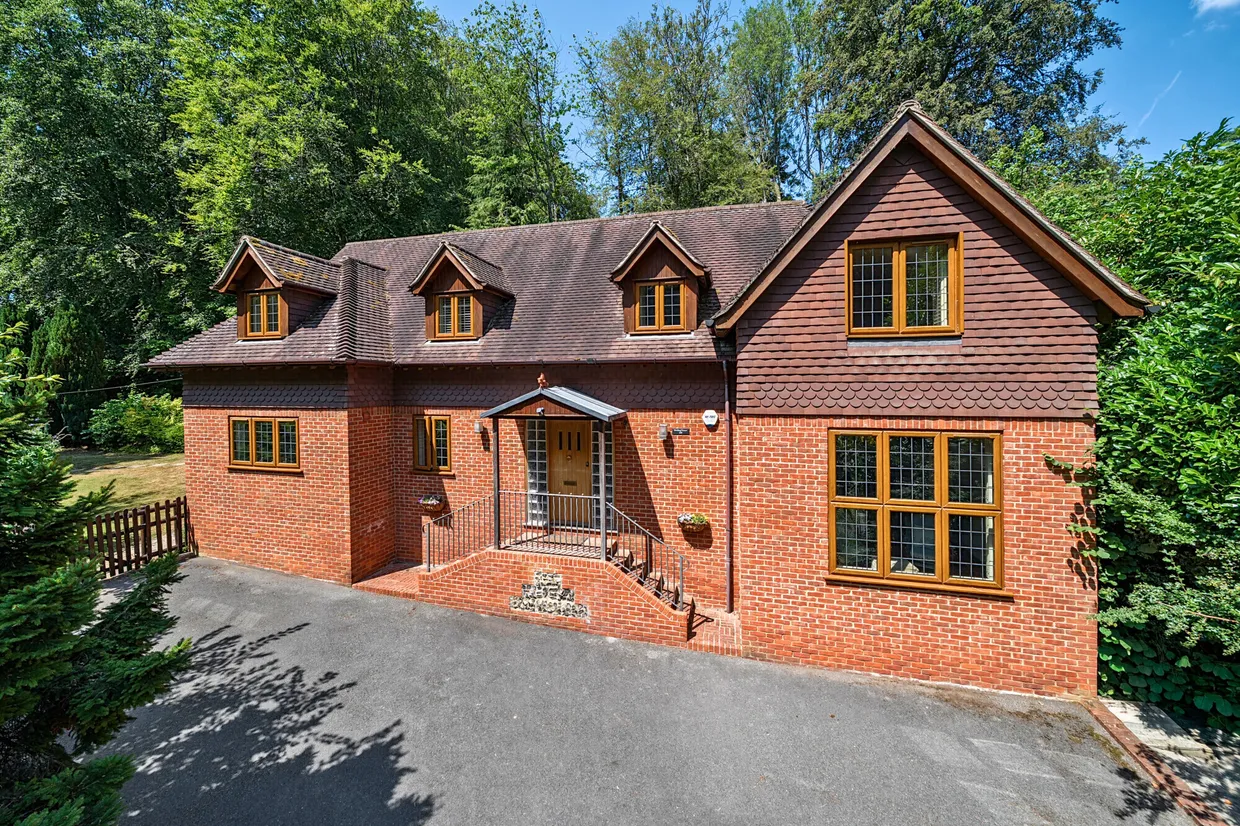 Medstead Road, Beech, GU34 photo 1