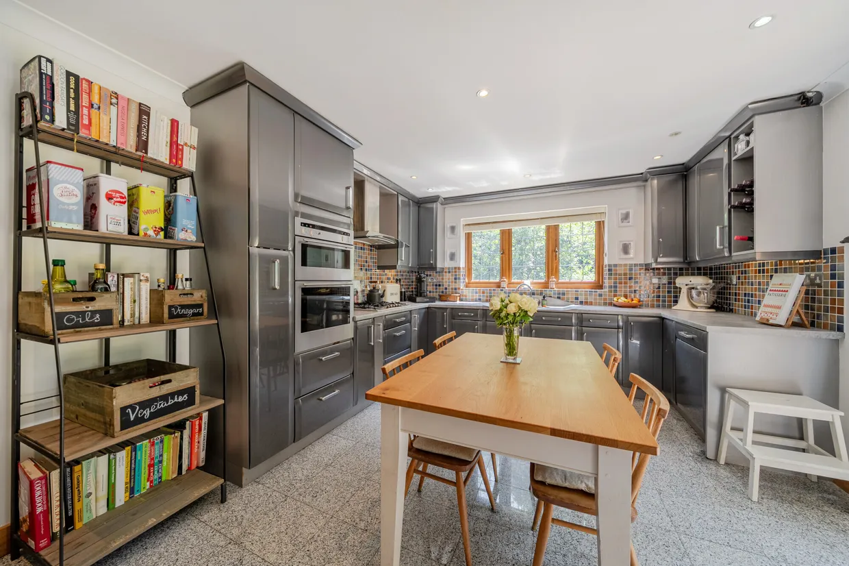 Medstead Road, Beech, GU34 photo 16