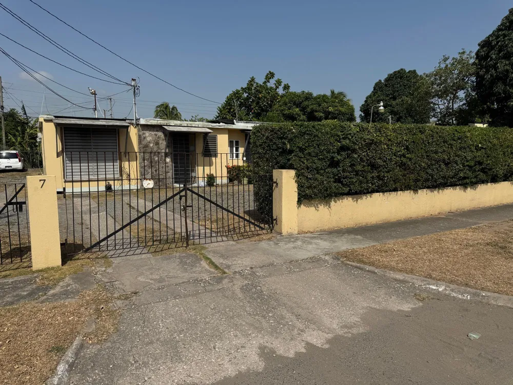 CARANATION WAY,   MONA KI Kingston  St. Andrew