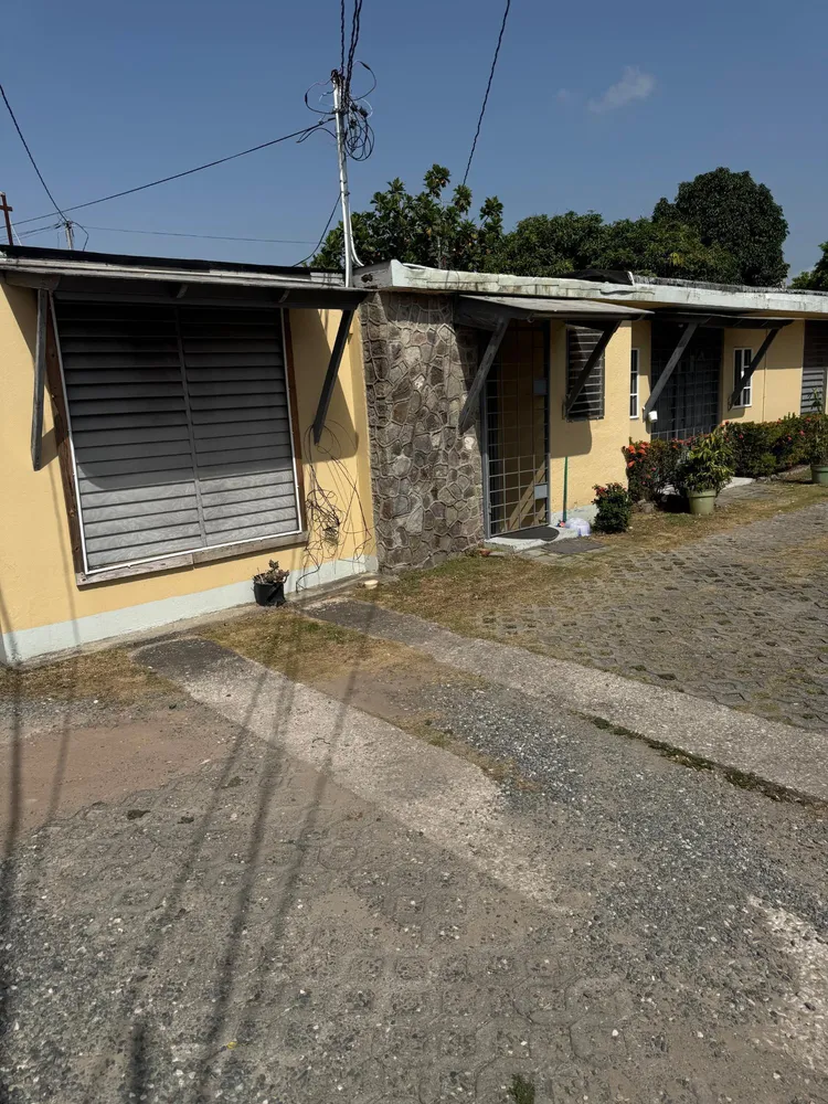 CARANATION WAY,   MONA KI Kingston  St. Andrew