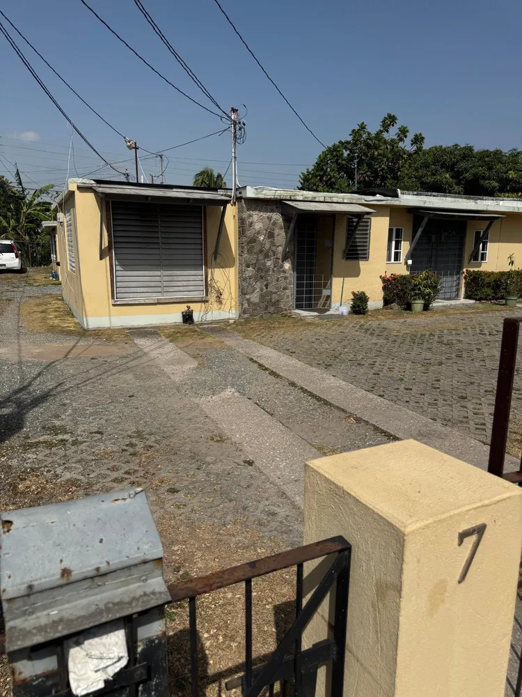 CARANATION WAY,   MONA KI Kingston  St. Andrew