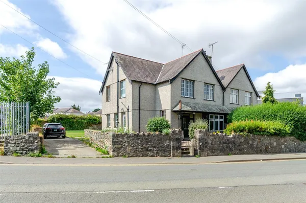 Llanberis Road, Caernarfon, Gwynedd, LL55