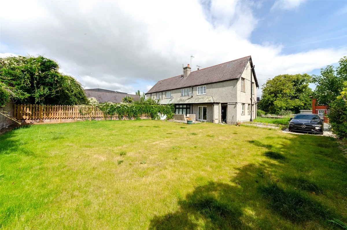 Llanberis Road, Caernarfon, Gwynedd, LL55