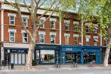 Chiswick High Road, LONDON