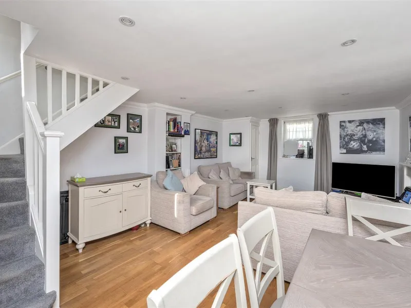 Property thumbnail 2 out of 3