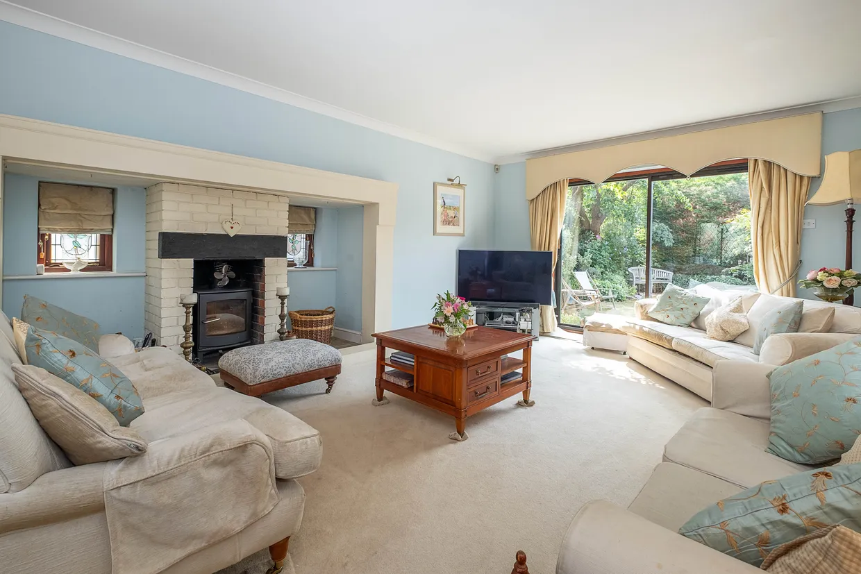 Beechwood Grove, Surbiton, KT6 photo 3