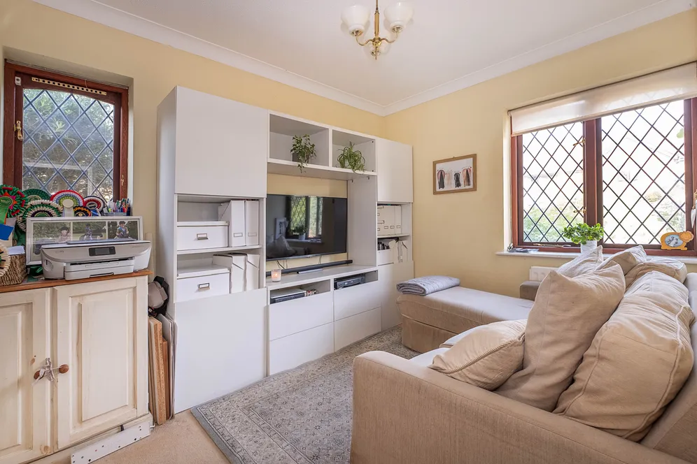 Beechwood Grove, Surbiton, KT6 photo 8