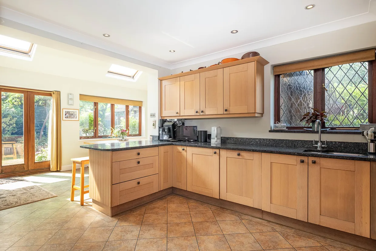 Beechwood Grove, Surbiton, KT6 photo 9