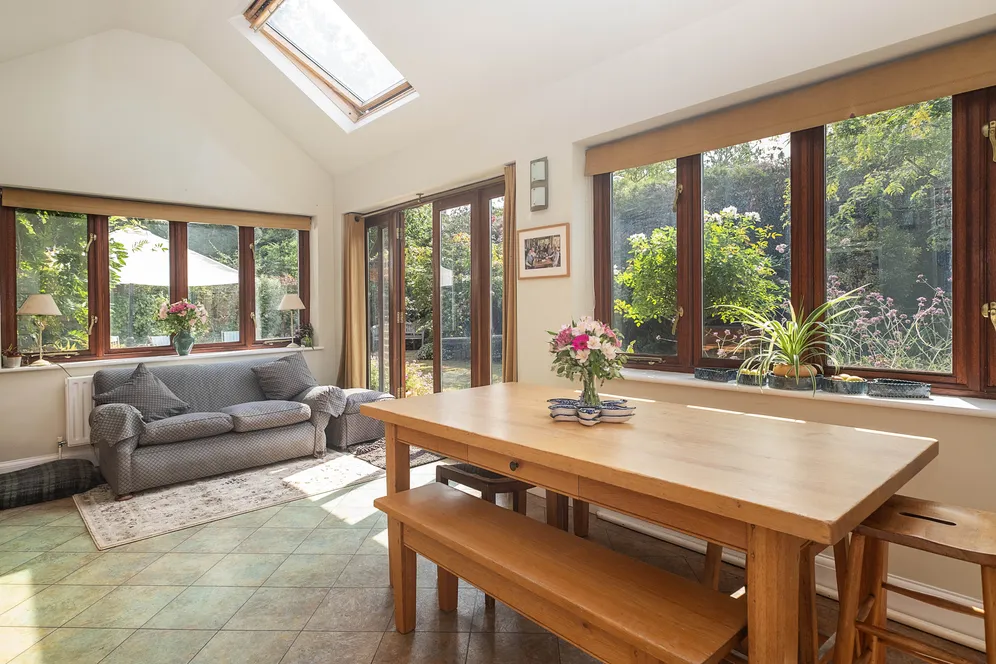 Beechwood Grove, Surbiton, KT6 photo 11