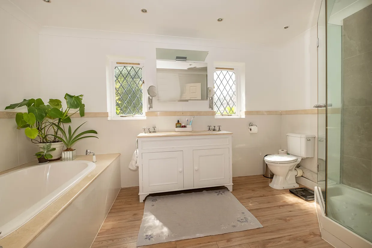 Beechwood Grove, Surbiton, KT6 photo 17