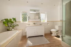 Beechwood Grove, Surbiton, KT6 photo 17
