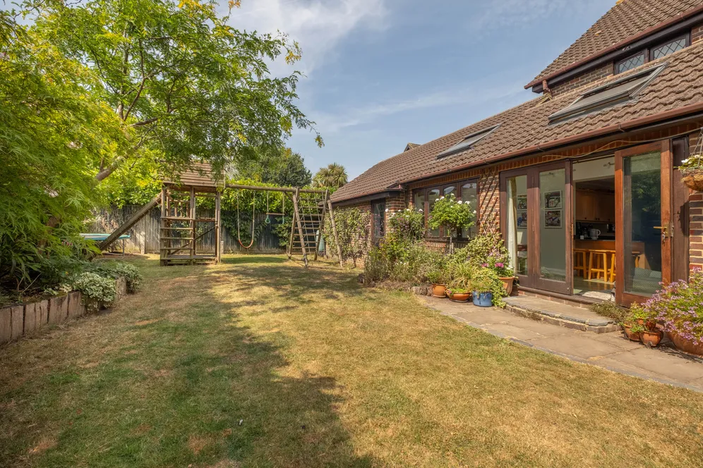 Beechwood Grove, Surbiton, KT6 photo 21