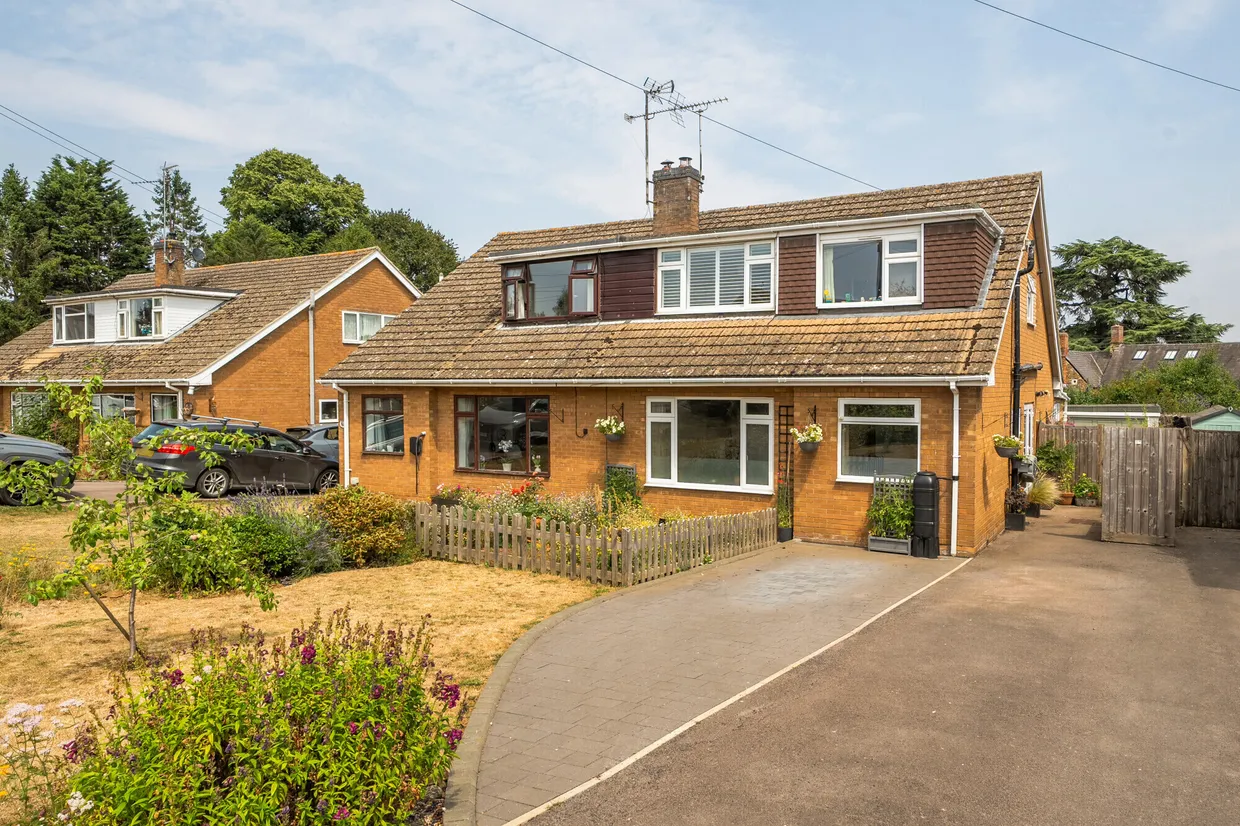 The Close, Chipping Warden, OX17 photo 1
