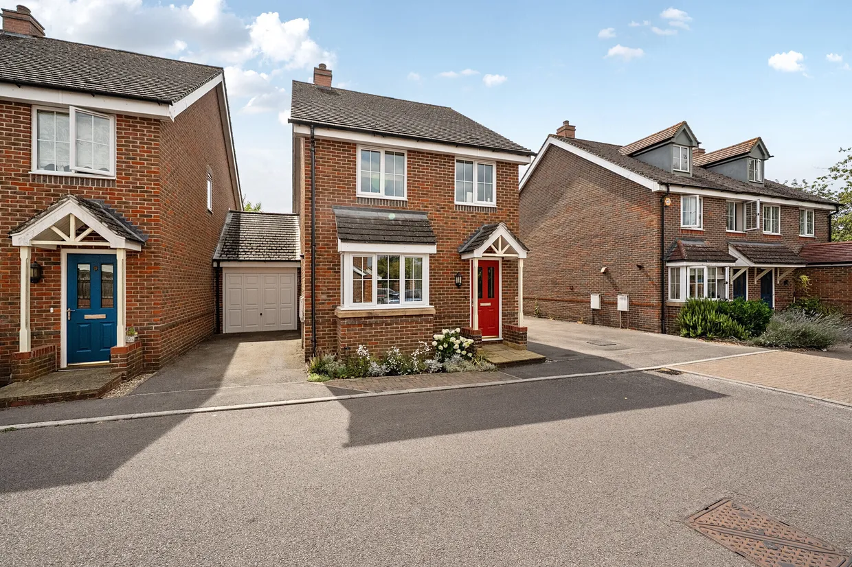 Wallis Gardens, Newbury, RG14 photo 1