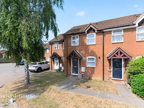 Milton Gardens, Staines-Upon-Thamesphoto