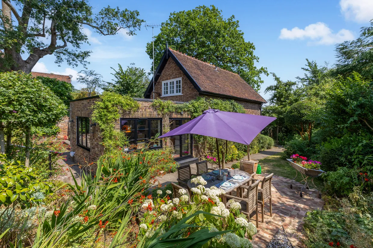 Clamp Hill, Stanmore, HA7 photo 1