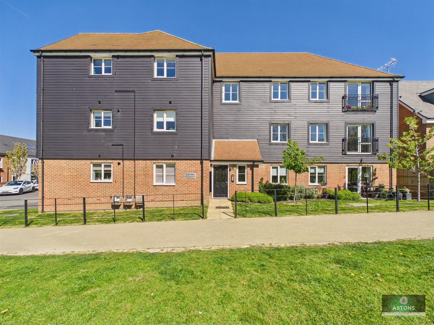 Clay Vale, Faygate, Horsham Image 1
