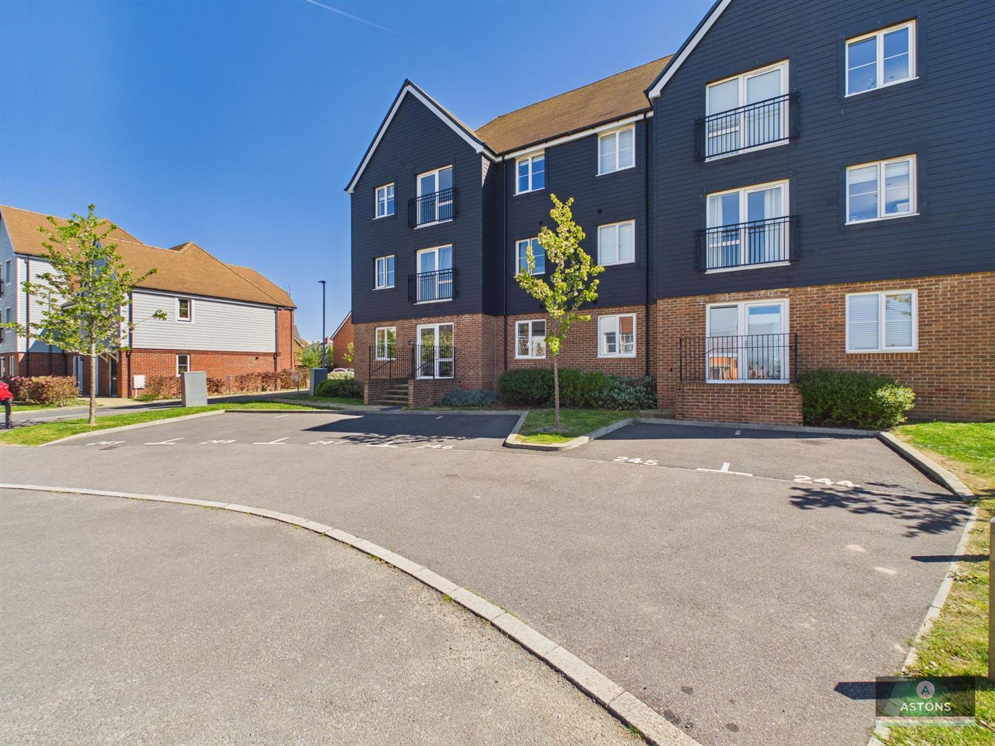 Clay Vale, Faygate, Horsham Image 11