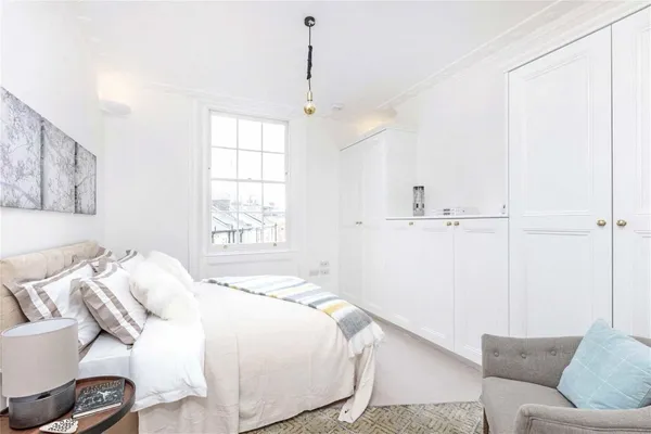 Warwick Square, London, SW1V photo 3