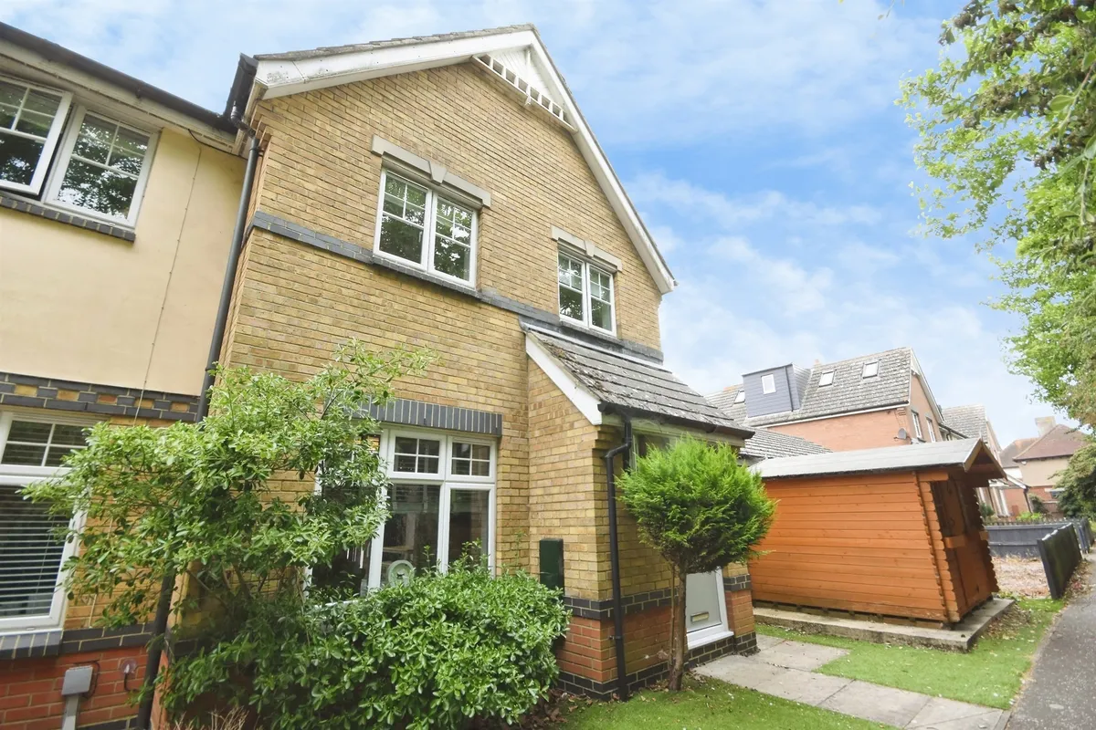 Twelve Acres, Braintree