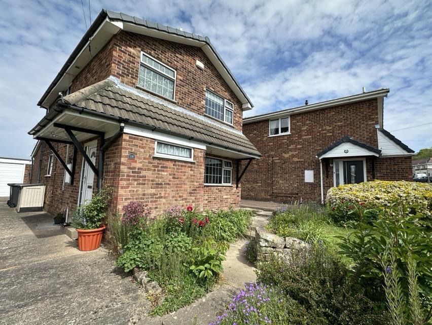 Old Hall Gardens, Church Gresley, Swadlincote Image 1