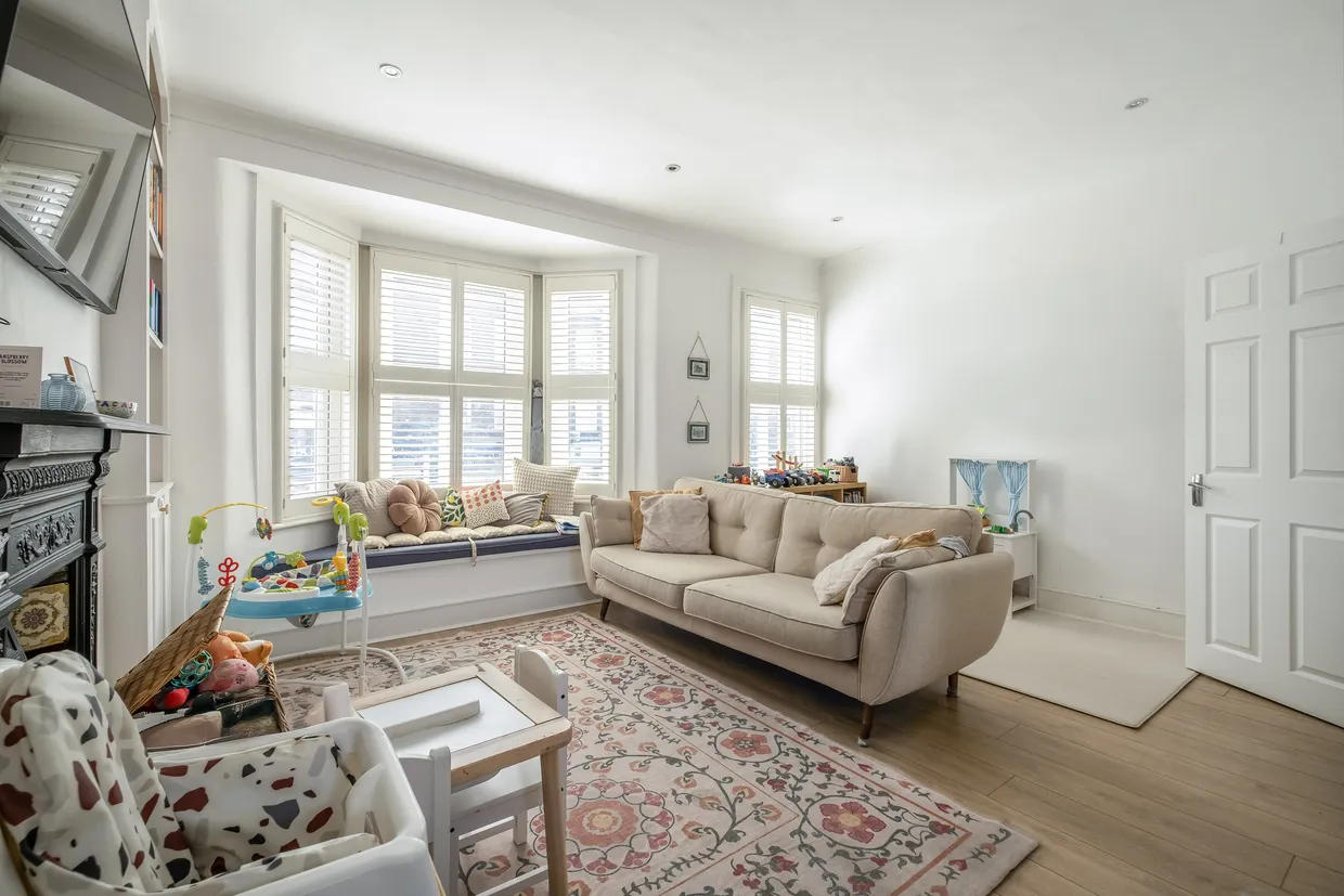Garratt Lane, London, SW18 photo 1