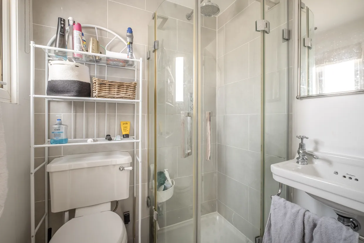 Garratt Lane, London, SW18 photo 6