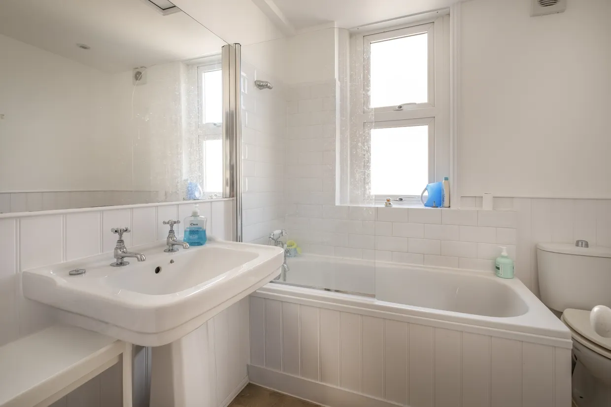 Garratt Lane, London, SW18 photo 8