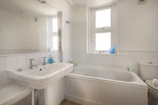 Garratt Lane, London, SW18 photo 8