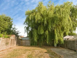 Gorringe Drive, Eastbourne thumb 2