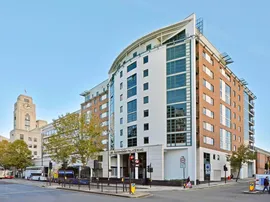 Buckingham Palace Road, LONDON photo