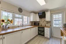 Tanhouse Lane, Alton, GU34 photo 4