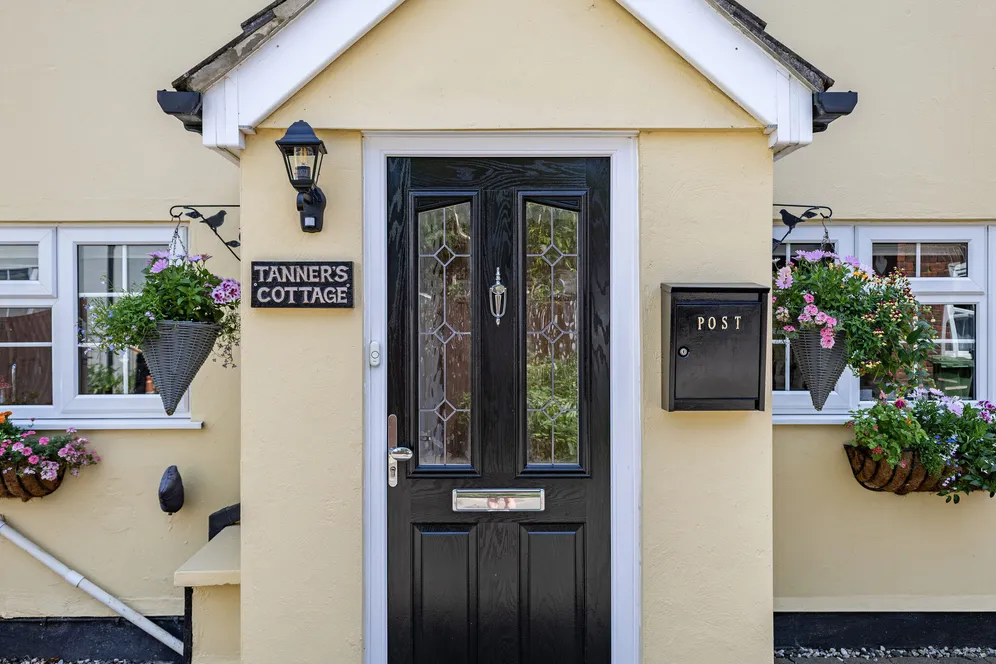 Tanhouse Lane, Alton, GU34 photo 9