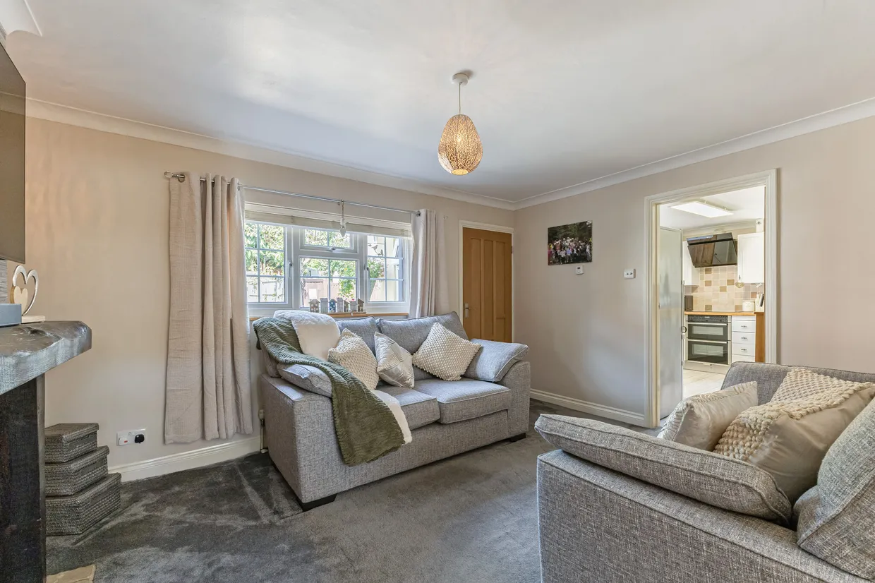 Tanhouse Lane, Alton, GU34 photo 10