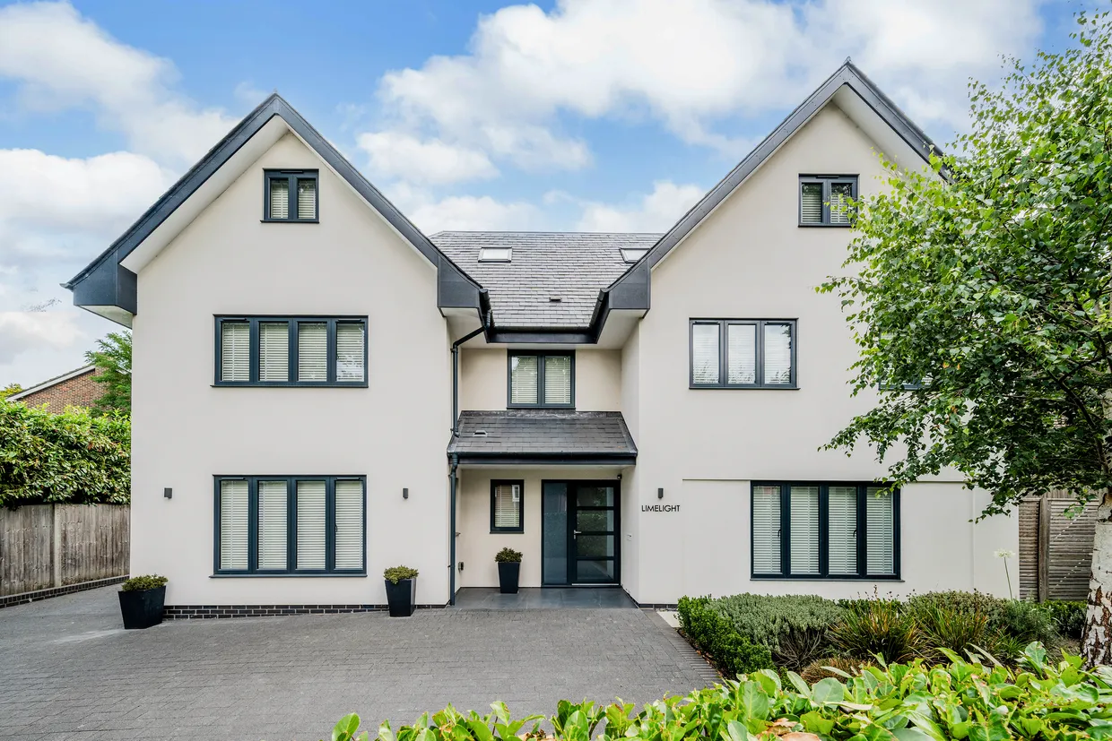The Avenue, Tadworth, KT20 photo 1