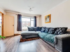 Kingswood Avenue, Swindon thumb 3