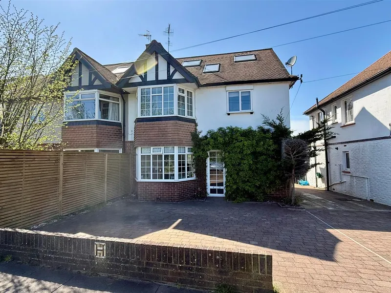 Property thumbnail 1 out of 3