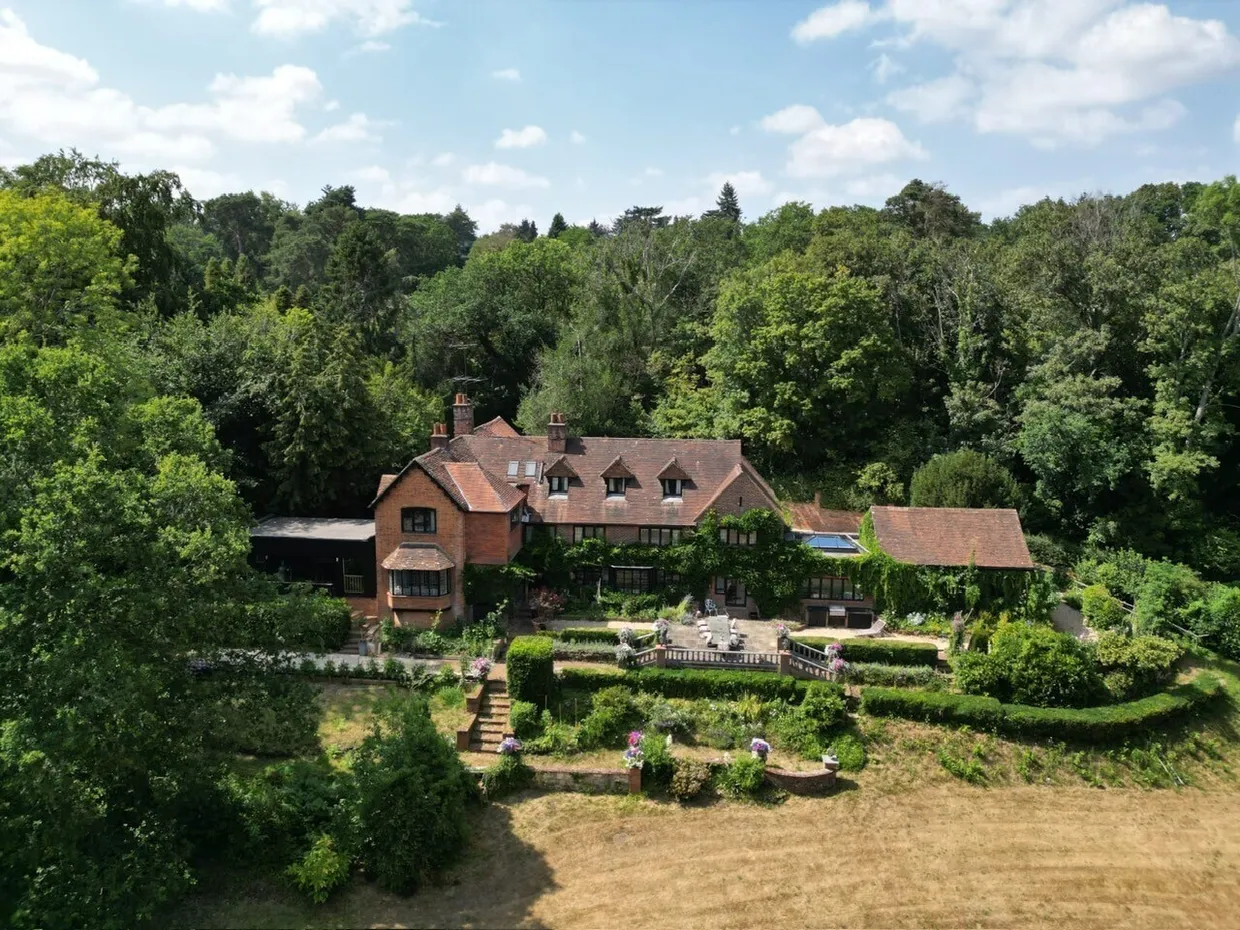 Tilford Road, Farnham, Surrey, GU9 photo 1