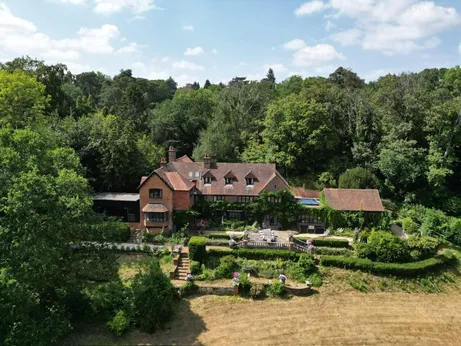 Tilford Road, Farnham, Surrey, GU9