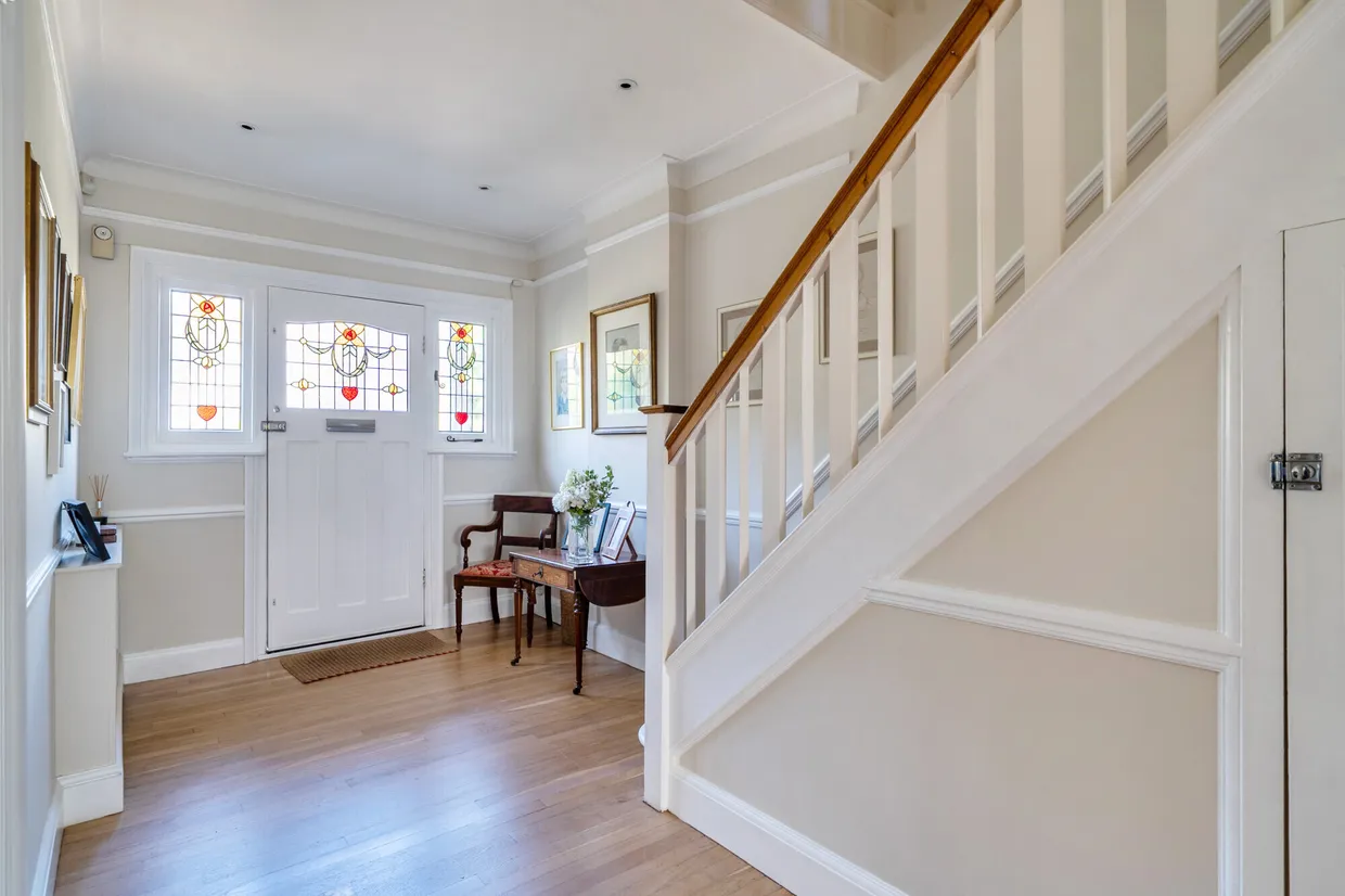 Raleigh Drive, Claygate, KT10 photo 1