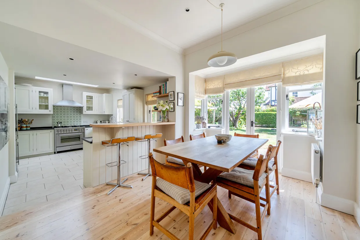 Raleigh Drive, Claygate, KT10 photo 3