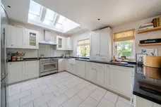 Raleigh Drive, Claygate, KT10 photo 6