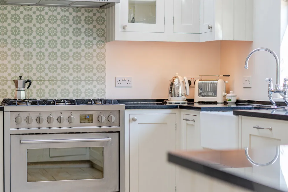 Raleigh Drive, Claygate, KT10 photo 8