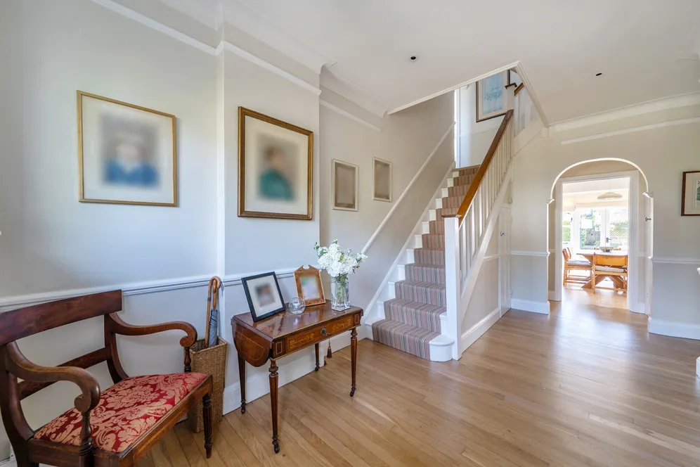 Raleigh Drive, Claygate, KT10 photo 12
