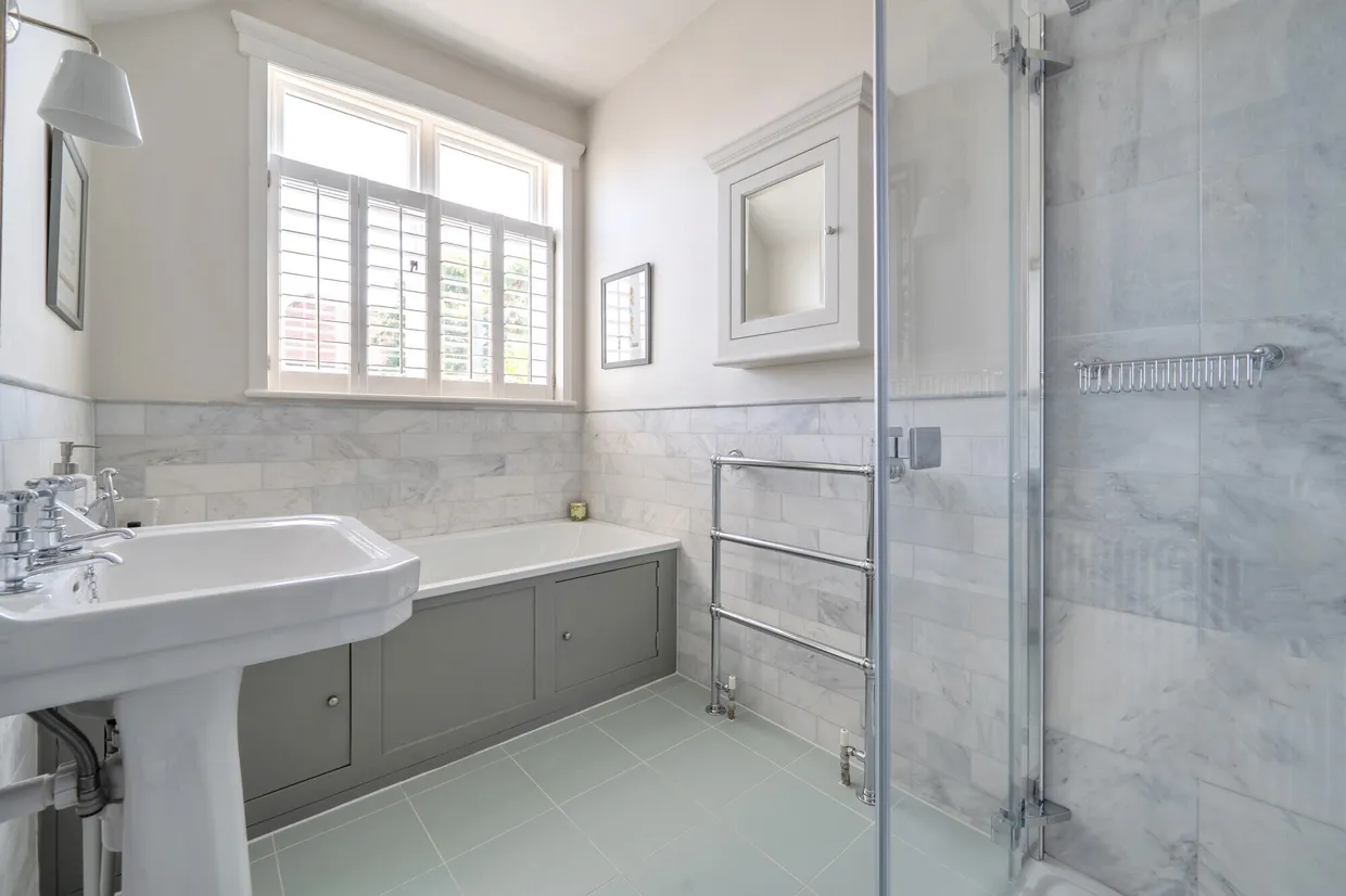 Raleigh Drive, Claygate, KT10 photo 15