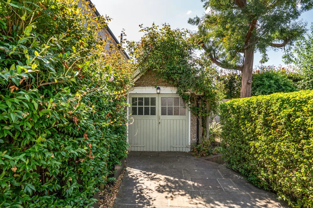Raleigh Drive, Claygate, KT10 photo 21