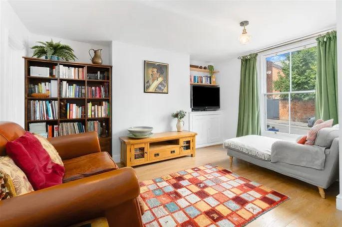 Property carousel image 3